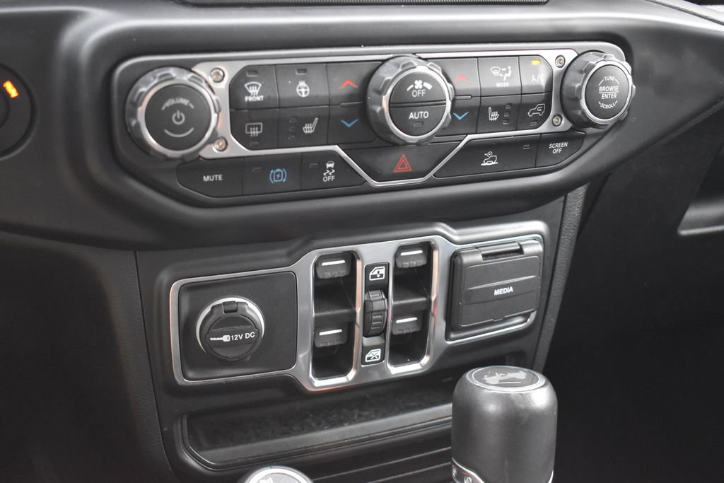 Used 2022 Jeep Wrangler Unlimited Sahara w/ Cold Weather Group AWD/4WD image 13
