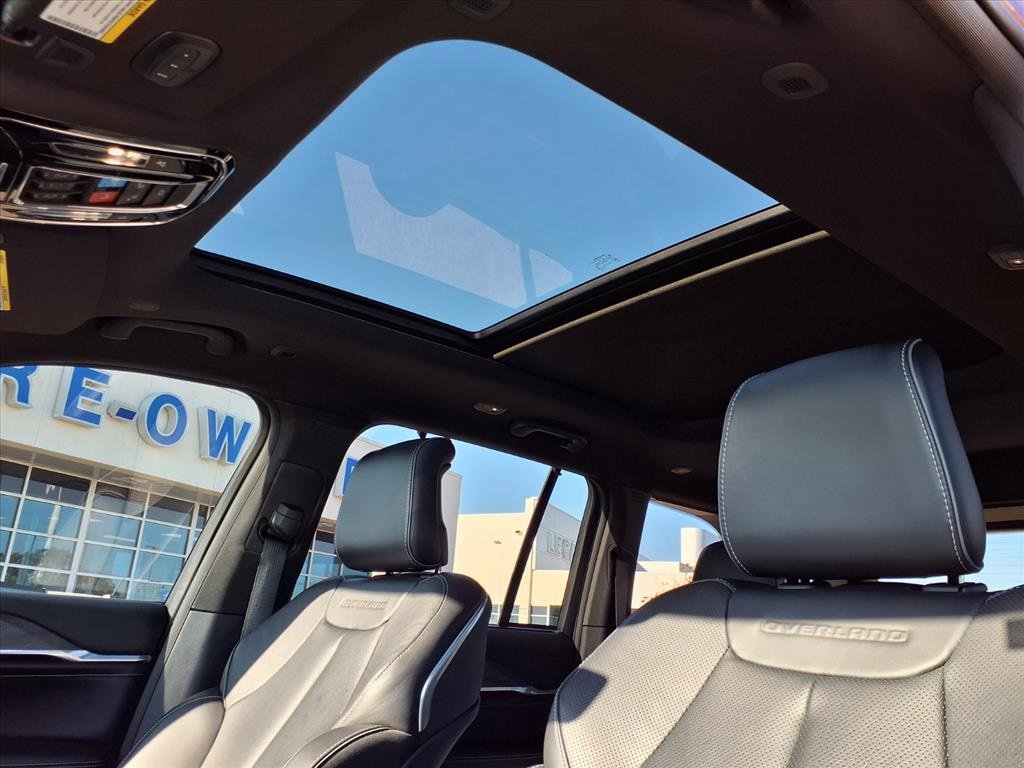 Used 2023 Jeep Grand Cherokee Overland w/ Luxury Tech Group IV image 11