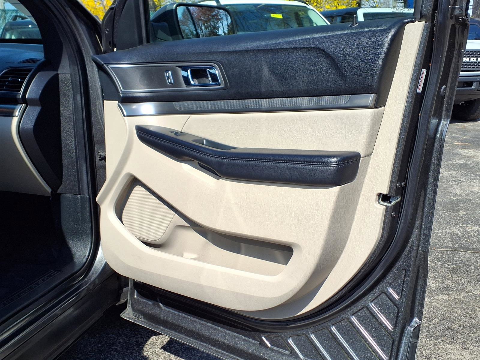 Certified 2019 Ford Explorer XLT w/ Equipment Group 202A AWD/4WD image 12
