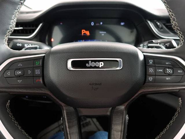 Used 2025 Jeep Grand Cherokee Limited w/ Luxury Tech Group II AWD/4WD image 21