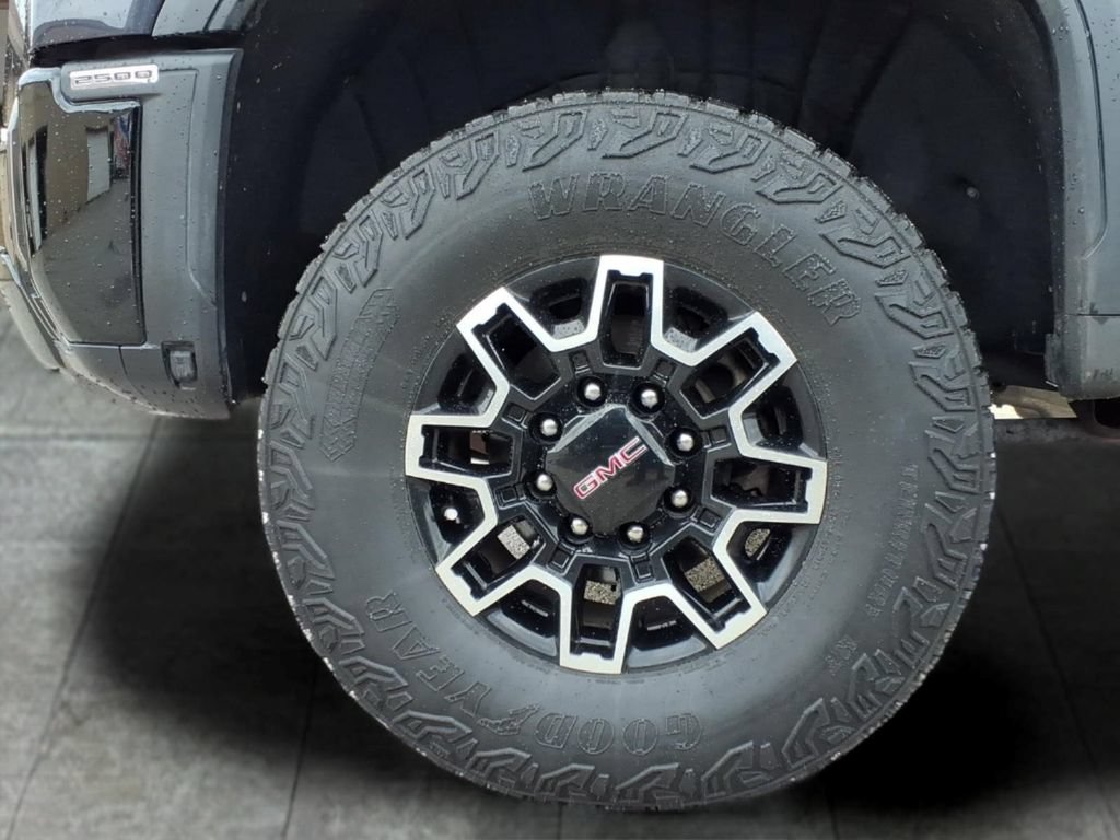 Used 2024 GMC Sierra 2500 AT4X AWD/4WD image 8