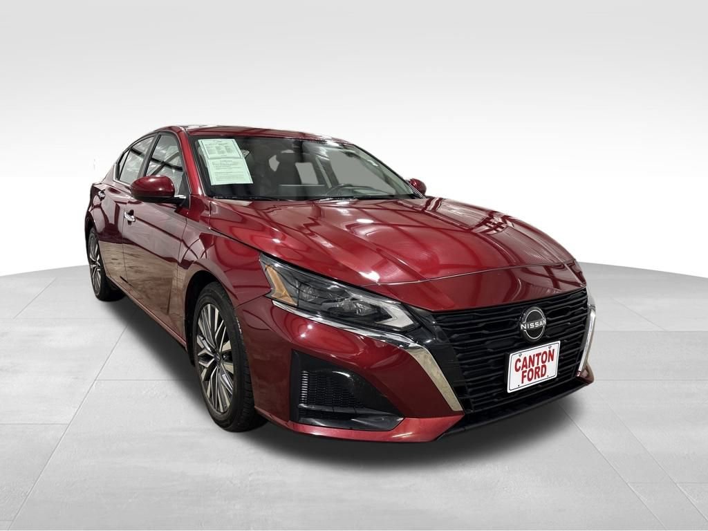 Used 2023 Nissan Altima 2.5 SV w/ SV Premium Package image 7