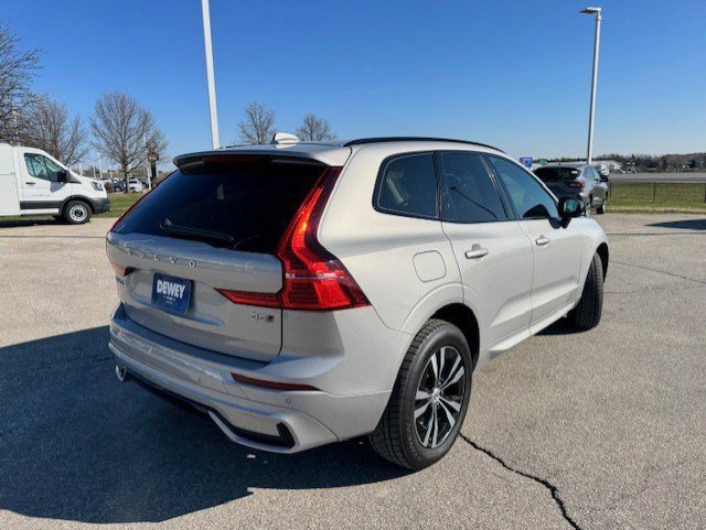 Used 2024 Volvo XC60 B5 Core image 5