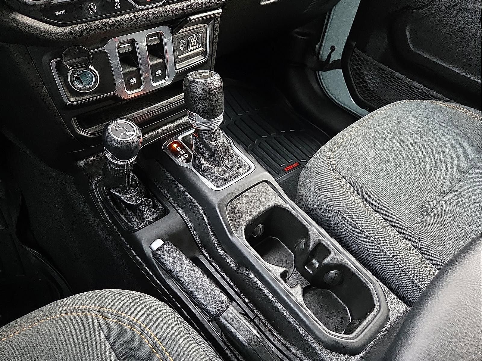 Used 2024 Jeep Wrangler Sport S image 25