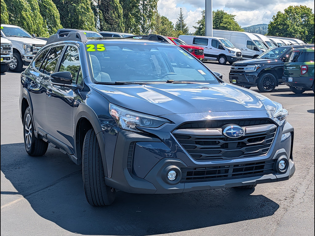 Used 2025 Subaru Outback Premium AWD/4WD image 3