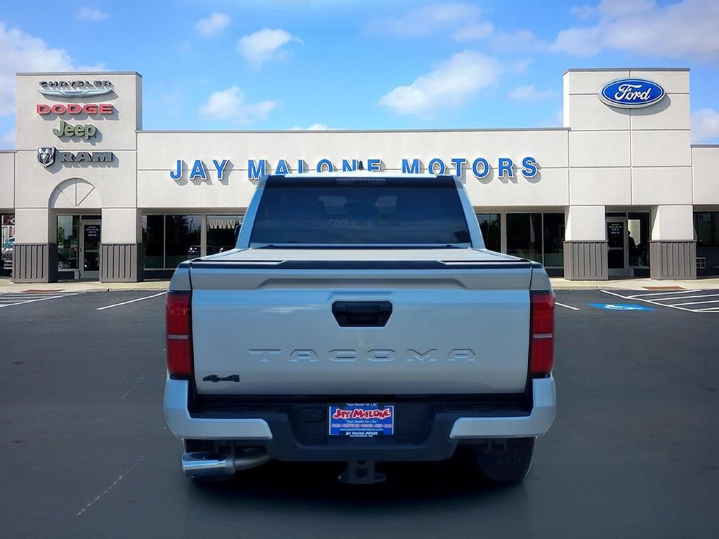 Used 2025 Toyota Tacoma SR5 AWD/4WD image 4