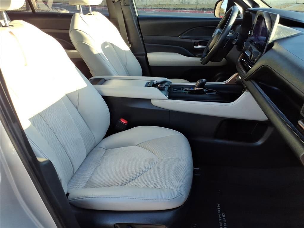 Used 2024 Toyota Grand Highlander AWD Hybrid image 6