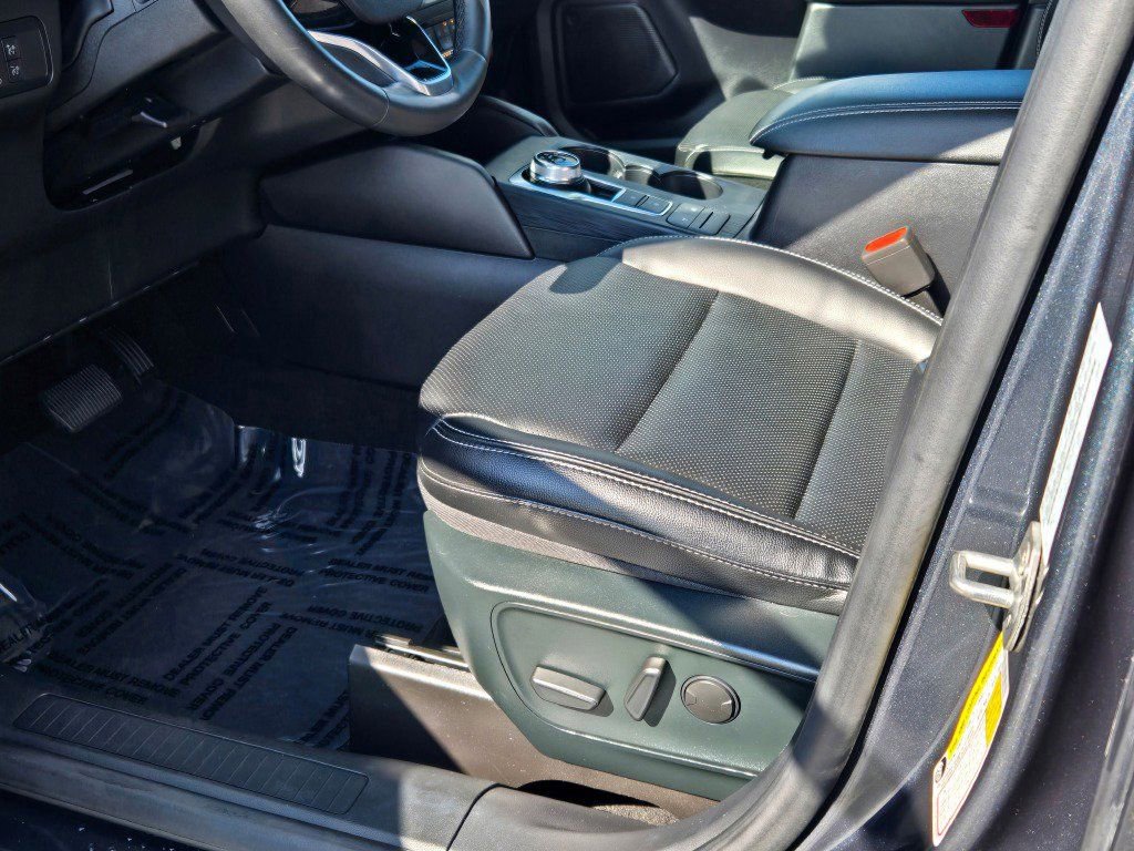 Certified 2022 Ford Escape SEL w/ Technology Package image 25