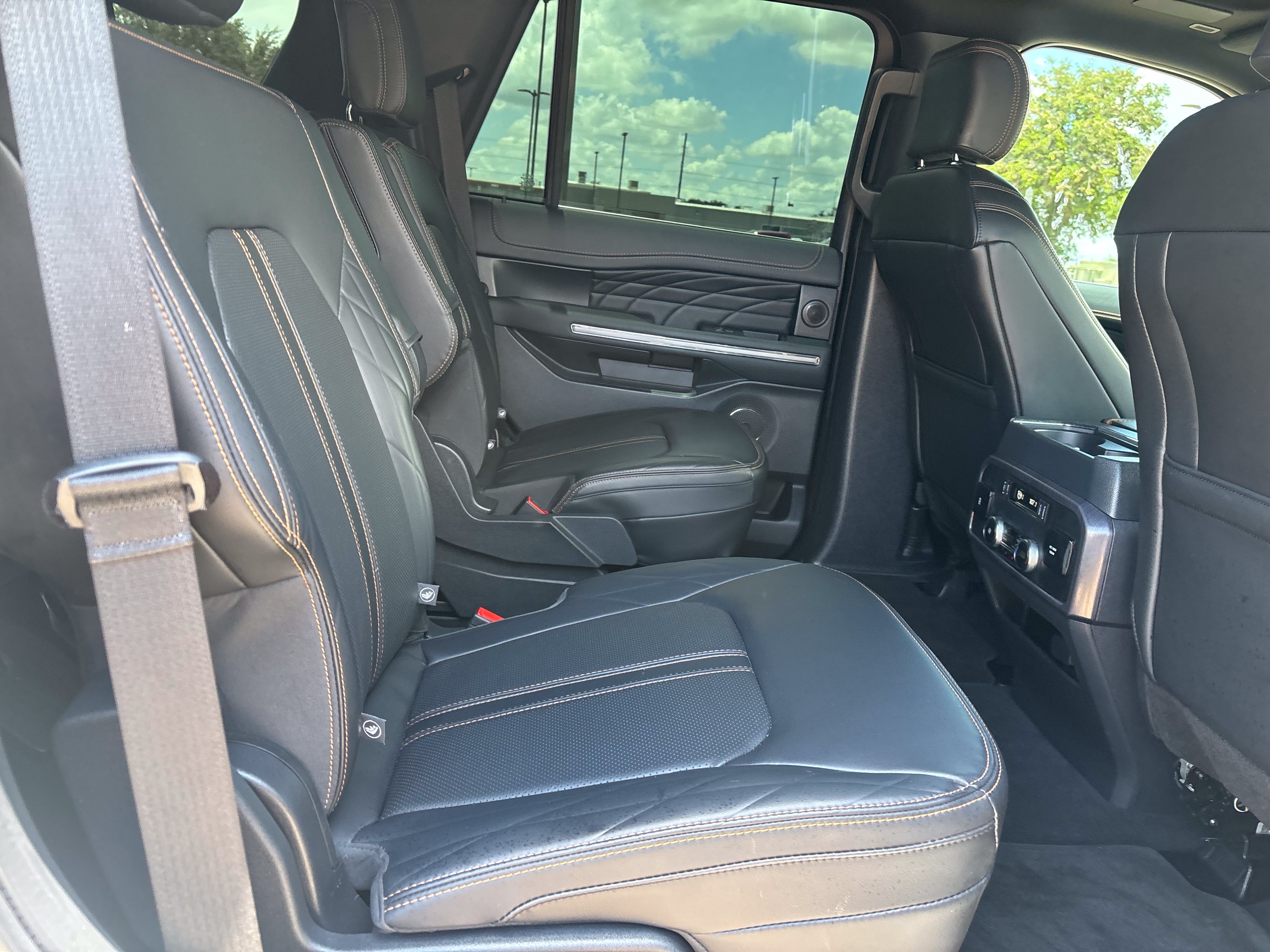Certified 2024 Ford Expedition Platinum RWD image 19
