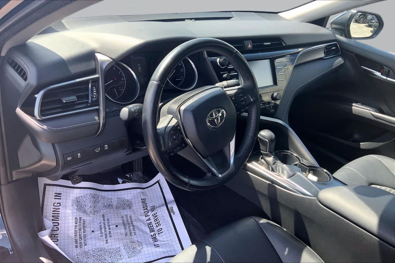 Used 2019 Toyota Camry SE w/ Convenience Package FWD image 18