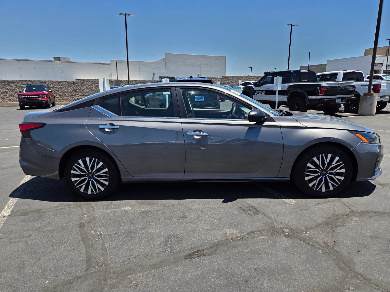 Used 2024 Nissan Altima 2.5 SV FWD image 7