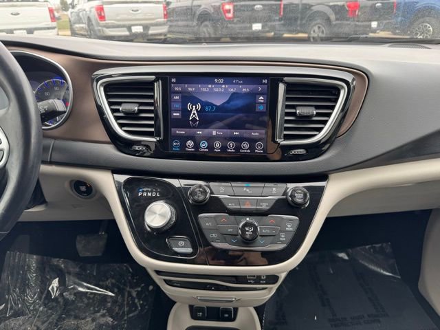 Used 2018 Chrysler Pacifica Touring-L Plus FWD image 7