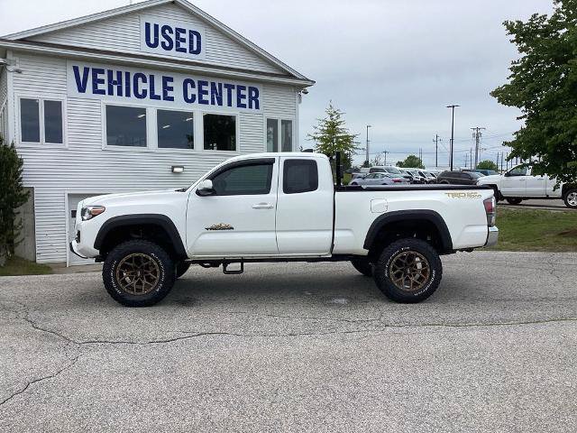 Used 2022 Toyota Tacoma TRD Off-Road AWD/4WD image 3