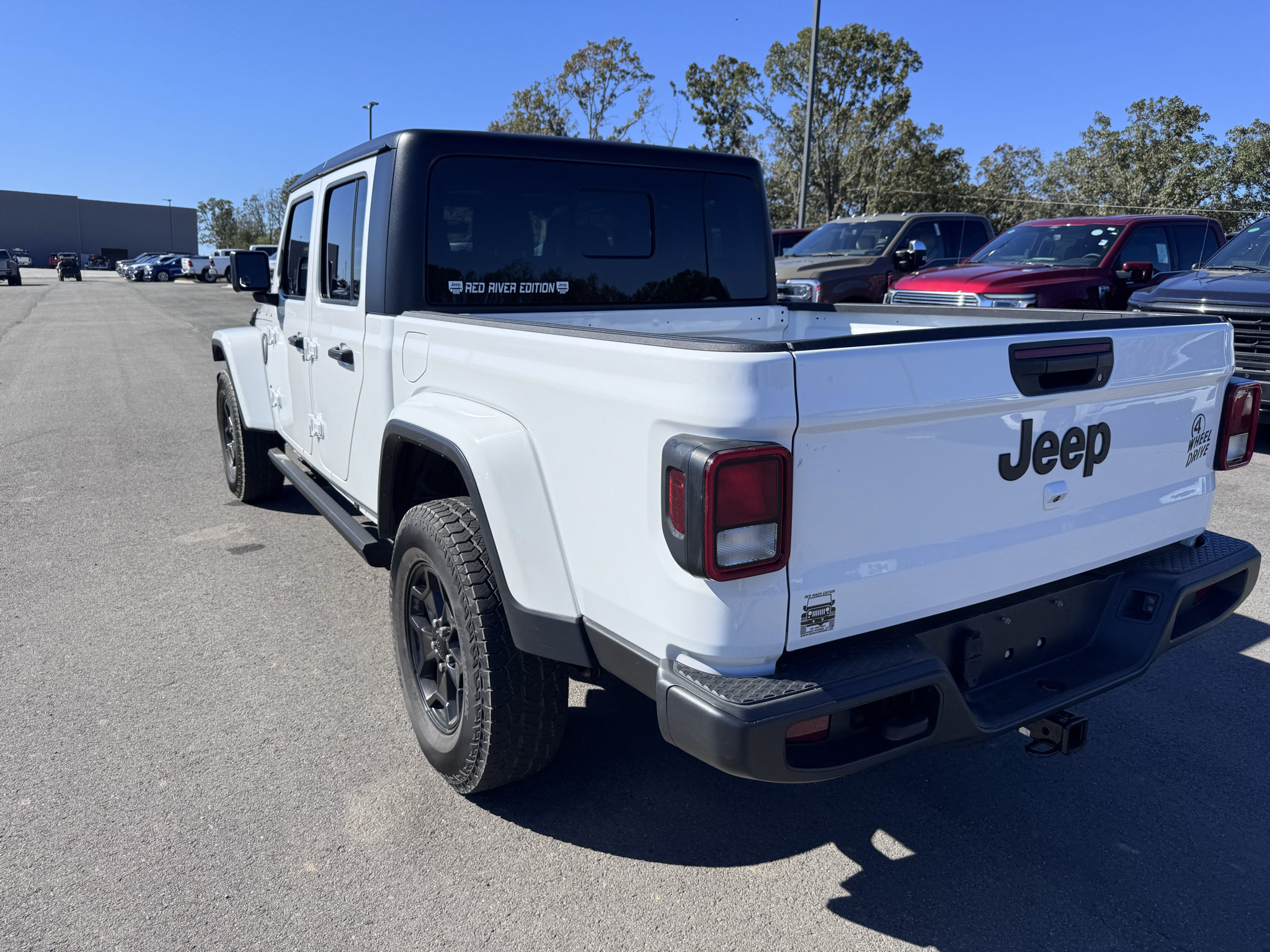 Used 2023 Jeep Gladiator Sport AWD/4WD image 9
