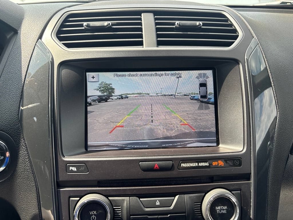 Certified 2018 Ford Explorer XLT w/ Equipment Group 202A AWD/4WD image 3
