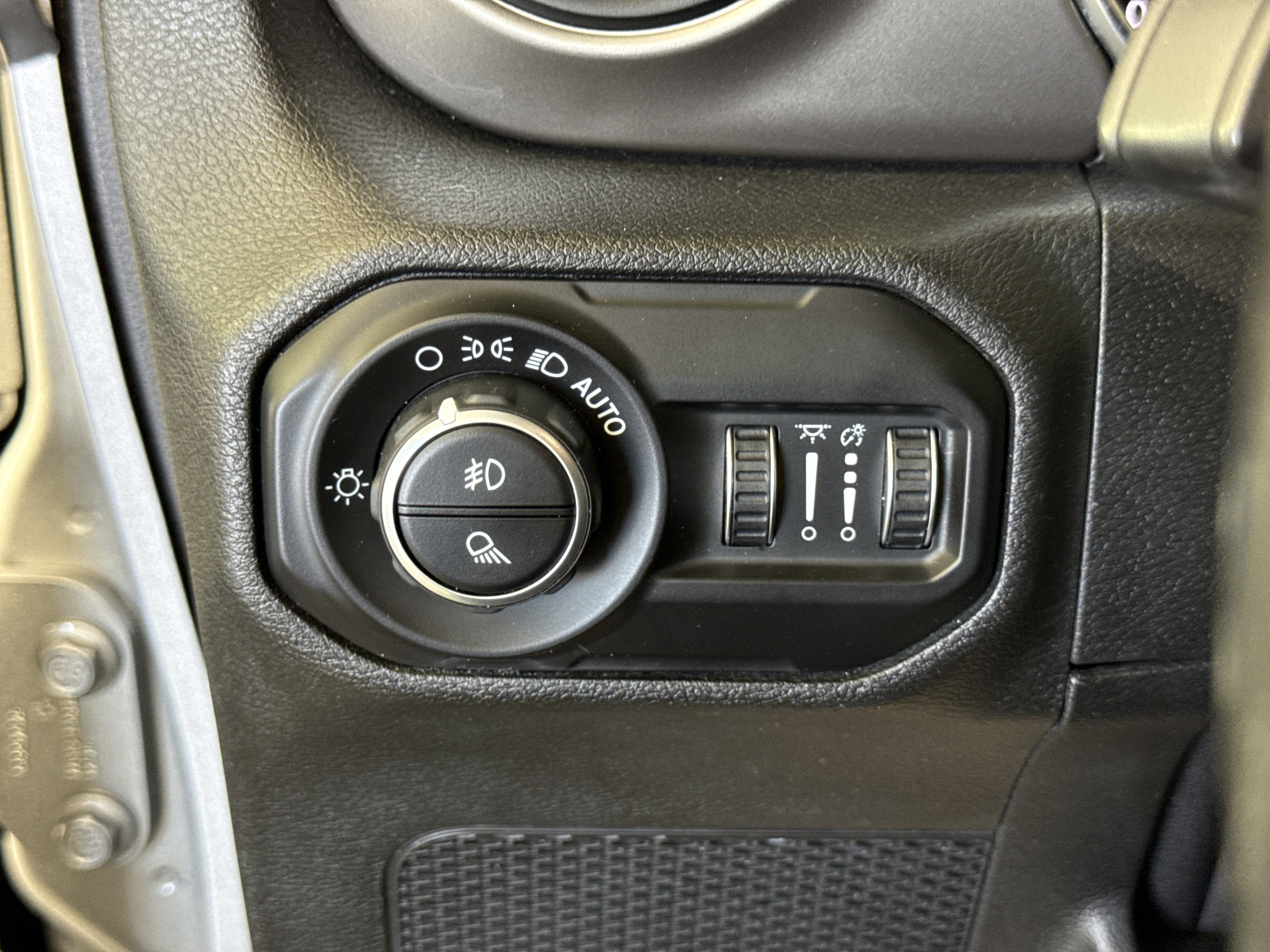 Used 2020 Jeep Gladiator Sport w/ Quick Order Package 24S image 23