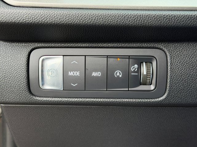 Used 2025 Chevrolet Traverse LT w/ Driver Confidence Package AWD/4WD image 26