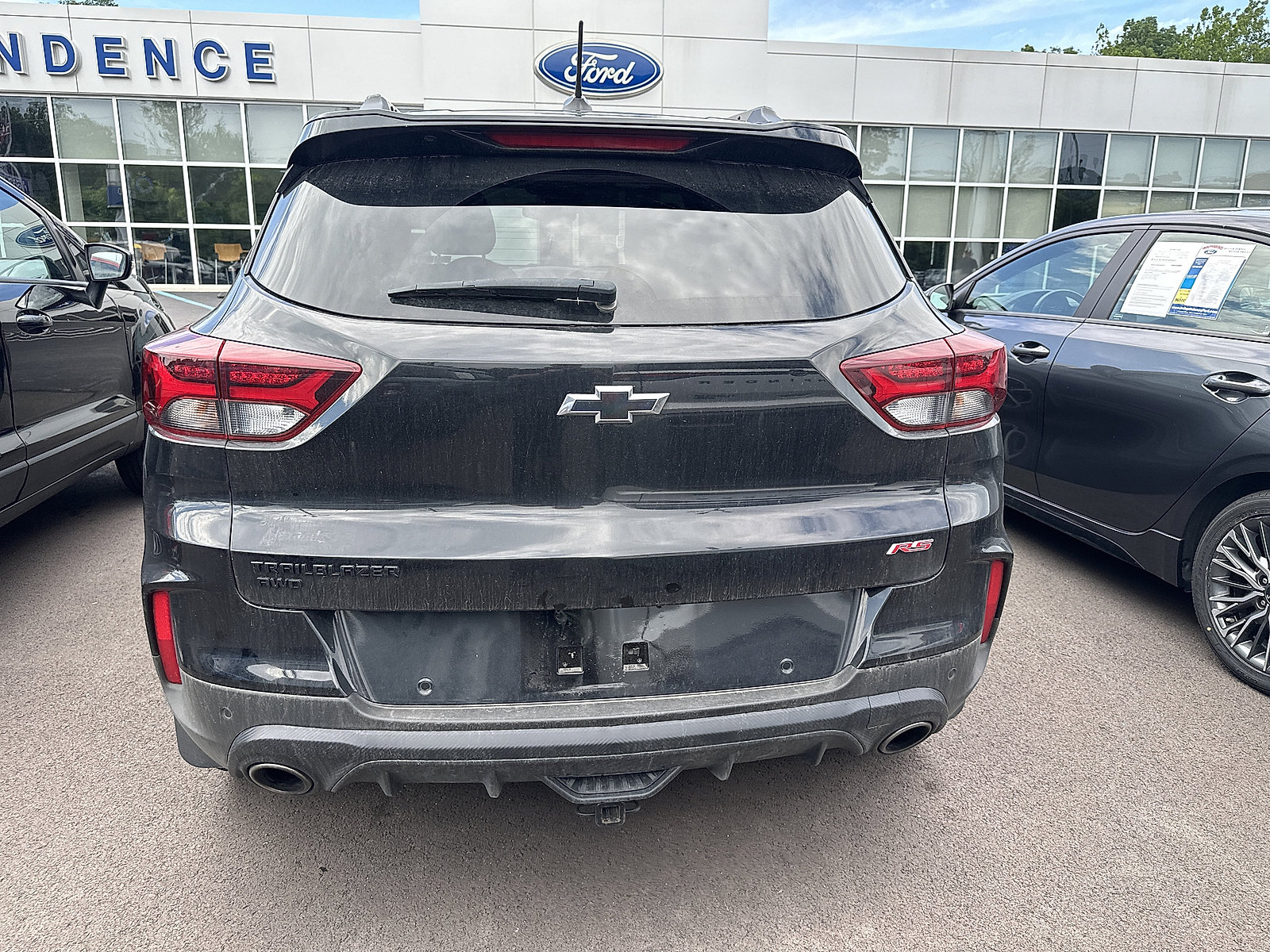 Used 2022 Chevrolet TrailBlazer RS w/ Sun and Liftgate Package AWD/4WD image 3