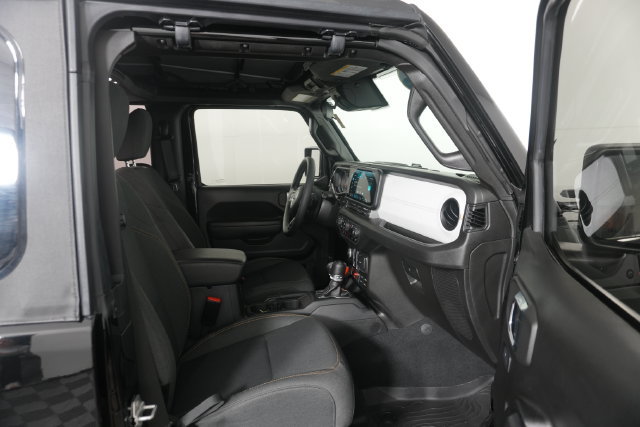 Used 2025 Jeep Wrangler Sport AWD/4WD image 24
