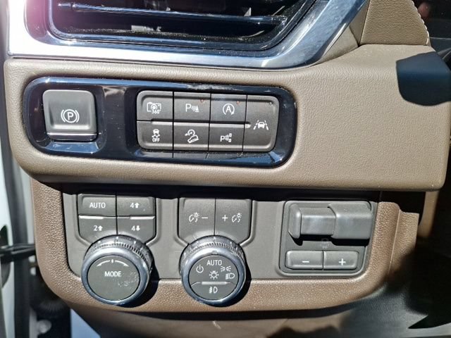 Used 2026 GMC Yukon Elevation w/ Elevation Premium Package AWD/4WD image 18