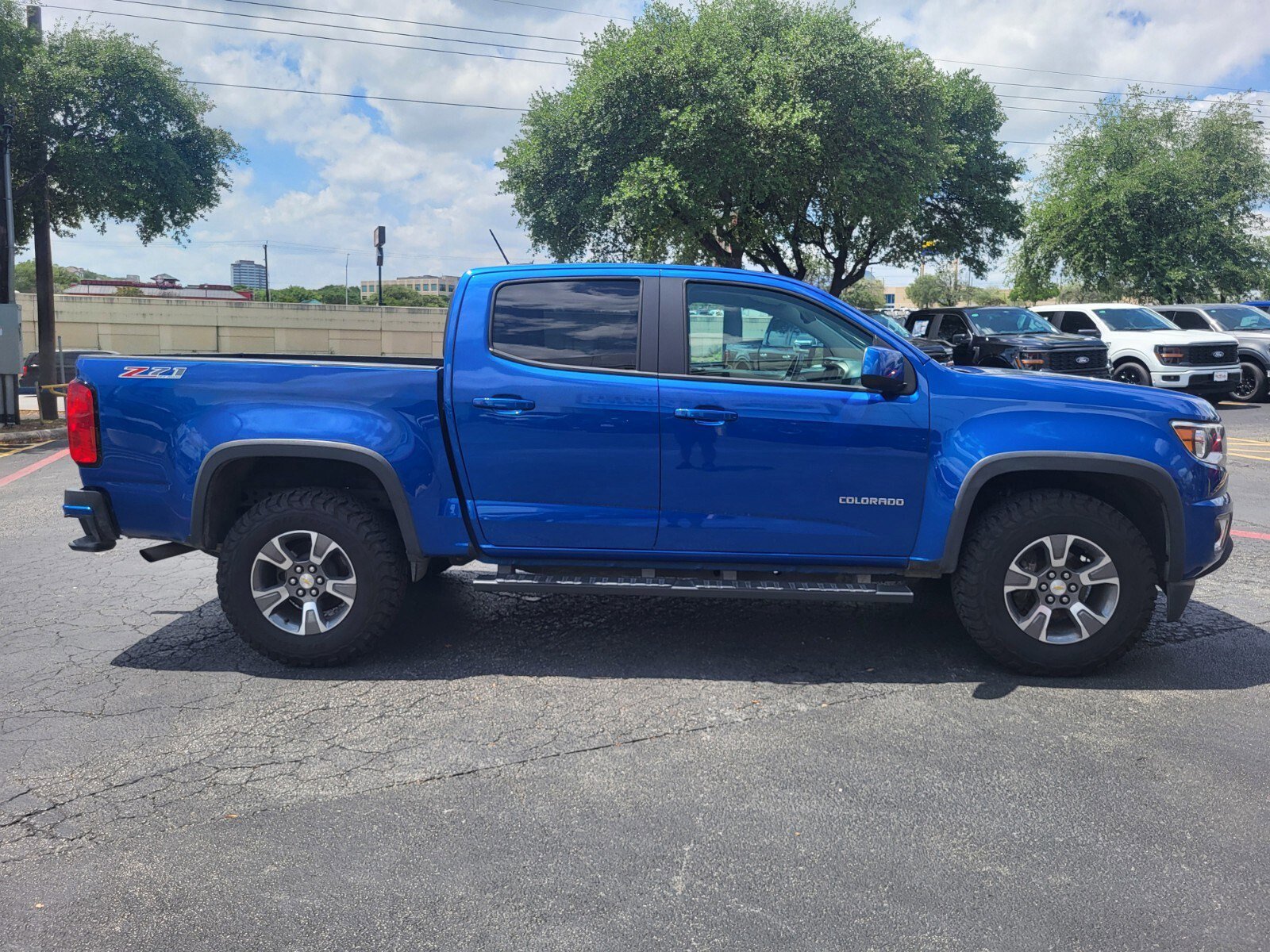 Used 2019 Chevrolet Colorado Z71 image 2
