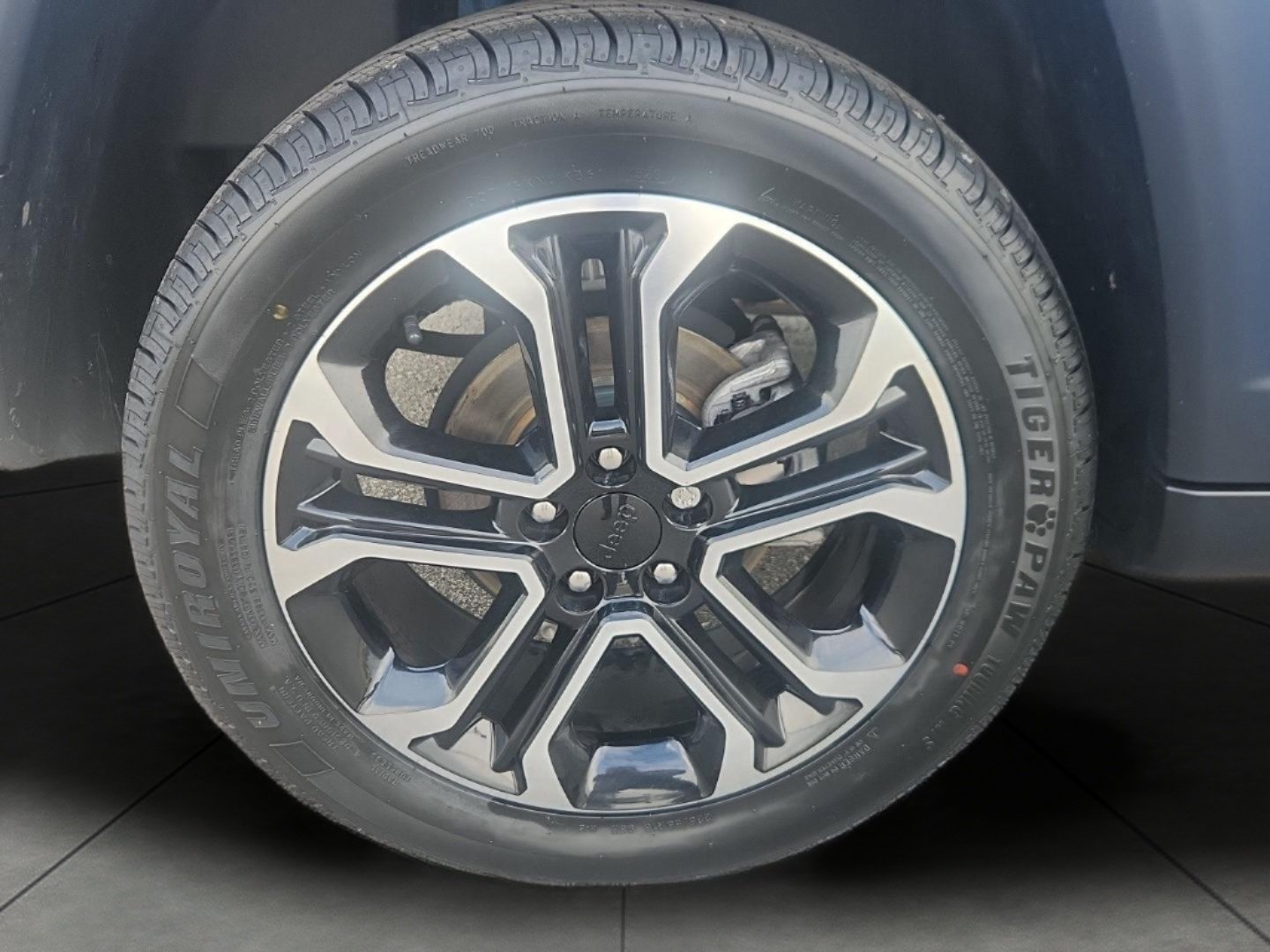 Used 2023 Jeep Compass Limited AWD/4WD image 5