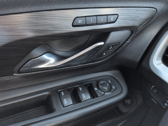 Used 2022 GMC Terrain SLT FWD image 30