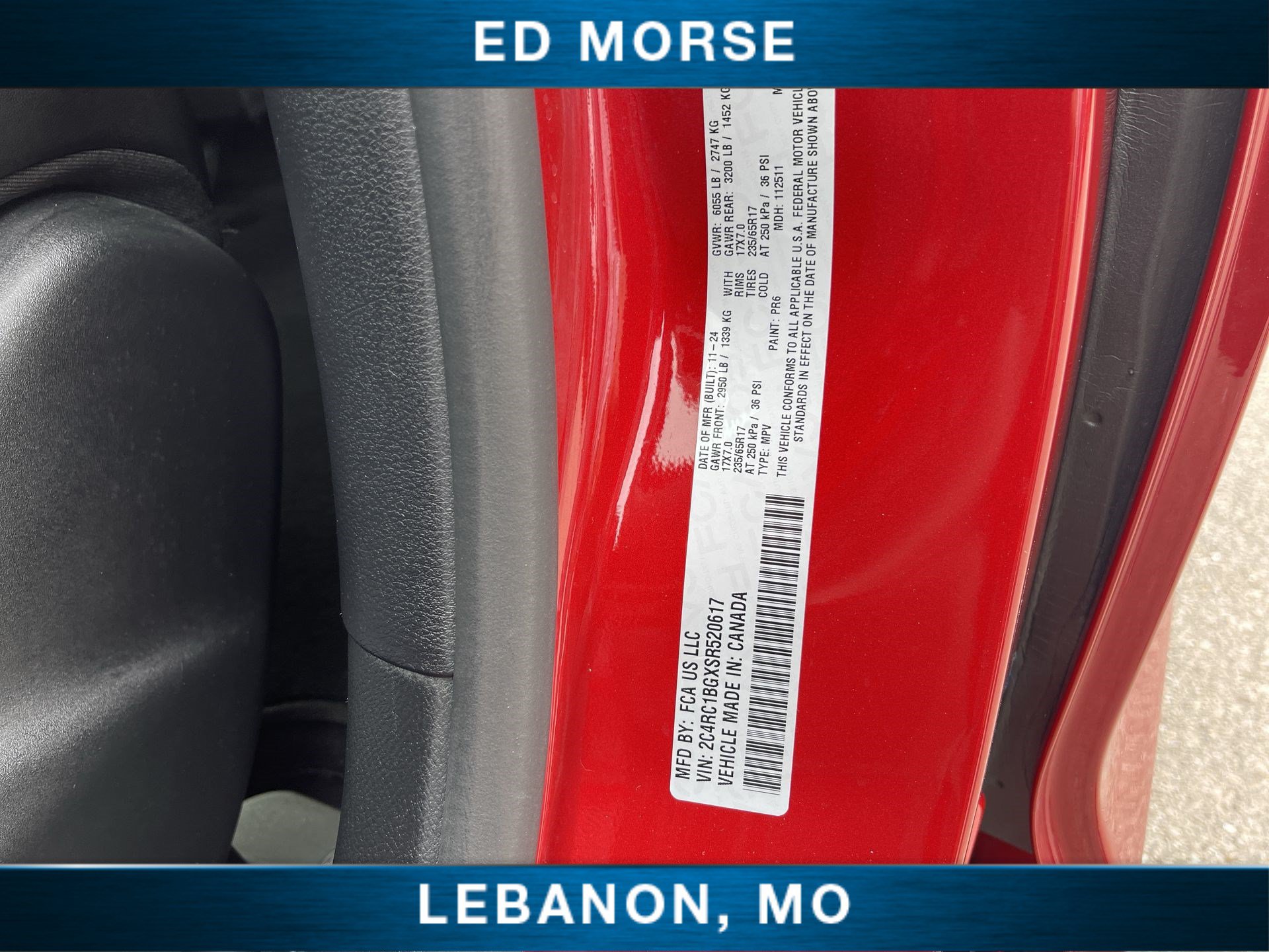 Used 2025 Chrysler Pacifica Select FWD image 32
