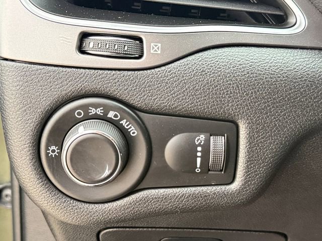 Used 2020 Jeep Cherokee Latitude image 5