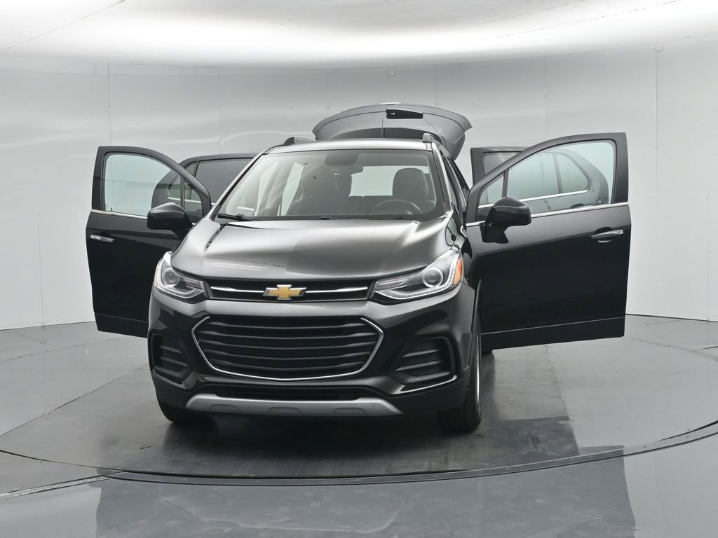 Used 2020 Chevrolet Trax LT w/ LT Convenience Package AWD/4WD image 34