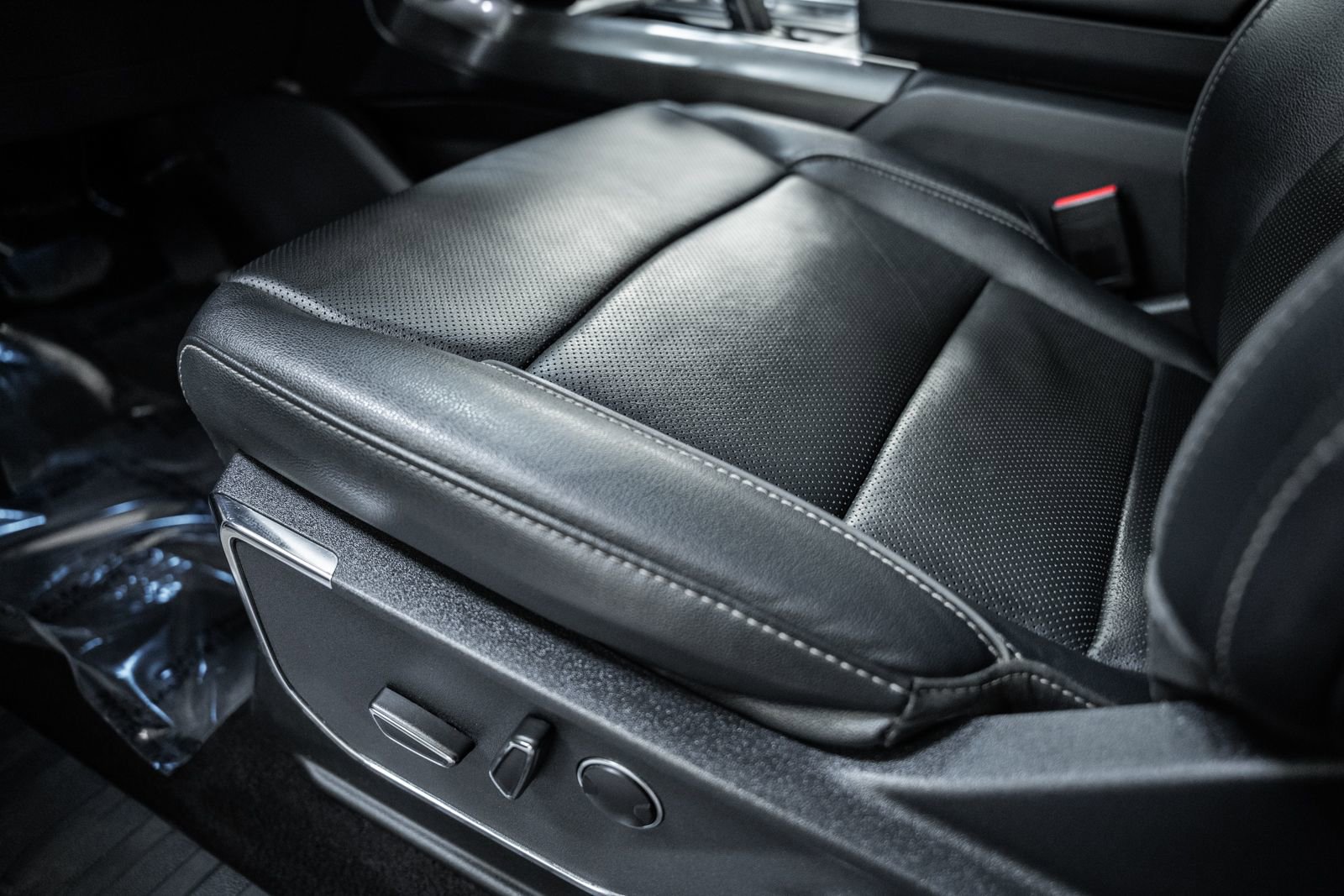 Certified 2023 Ford F150 Lariat w/ Equipment Group 502A High image 45