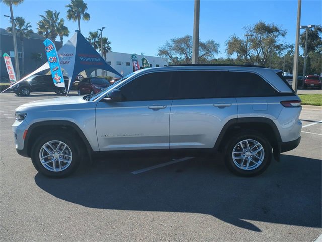Used 2025 Jeep Grand Cherokee Laredo X image 2
