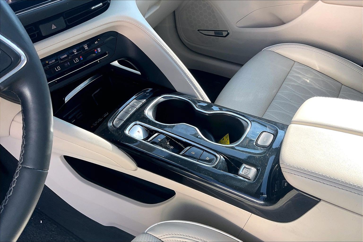 Used 2022 Buick Envision Avenir w/ Premium Seat Package FWD image 15