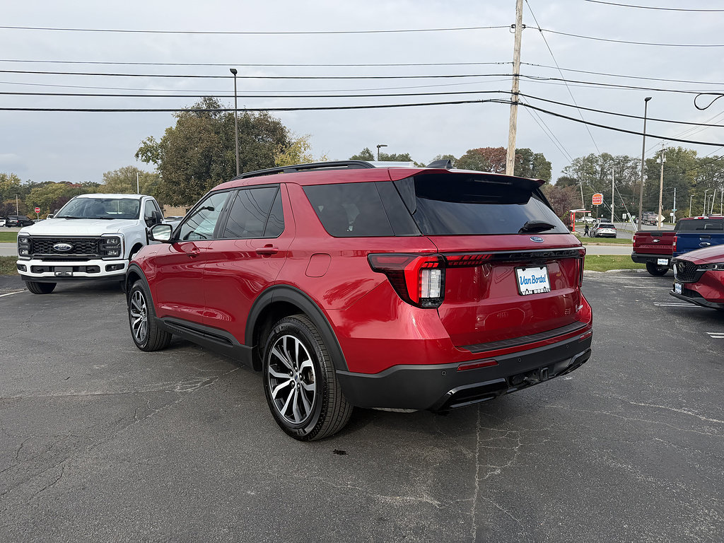 Certified 2025 Ford Explorer ST-Line AWD/4WD image 3