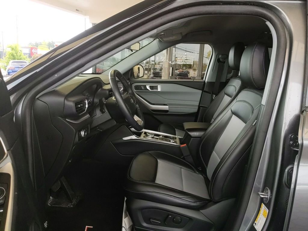 Certified 2023 Ford Explorer XLT w/ Equipment Group 202A AWD/4WD image 13
