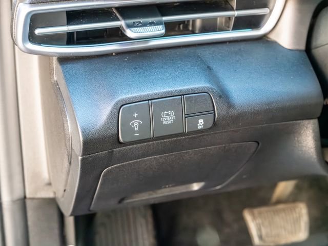 Used 2024 Hyundai Elantra Blue image 18