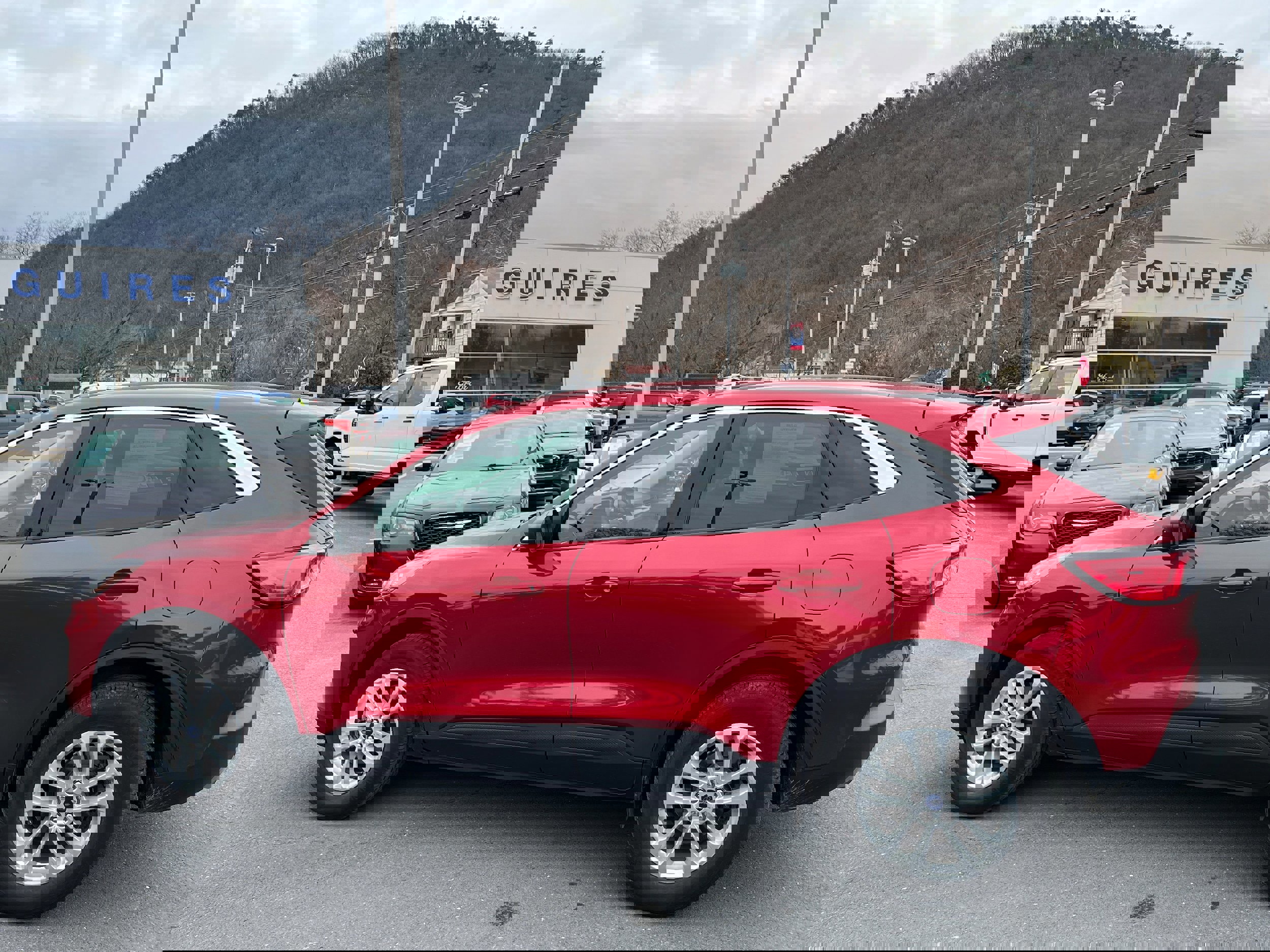 Certified 2022 Ford Escape SE w/ Cold Weather Package image 3