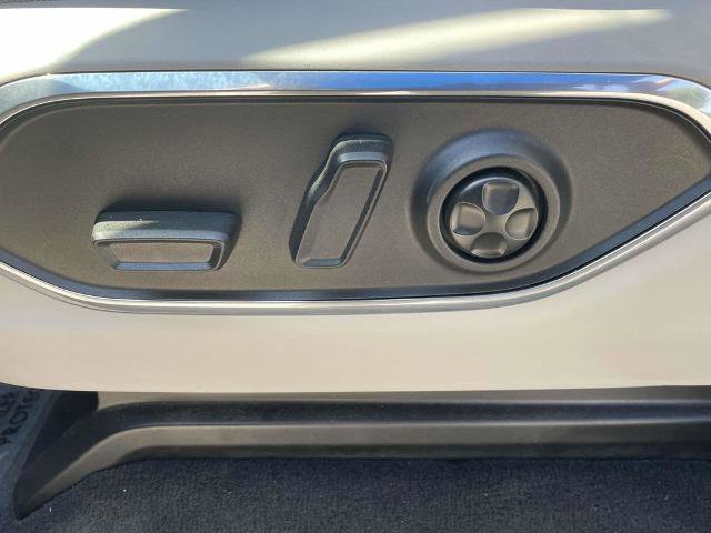 Used 2024 Jeep Wagoneer Series II w/ HD Trailer Tow Package image 14