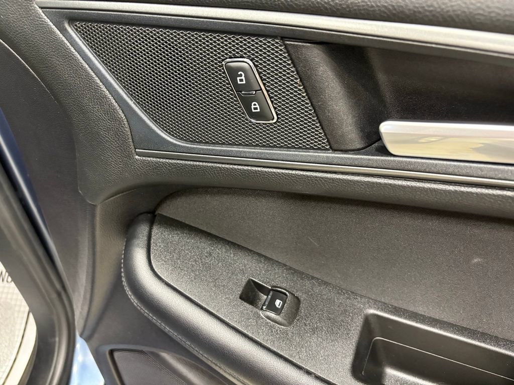 Certified 2019 Ford Edge SE image 17
