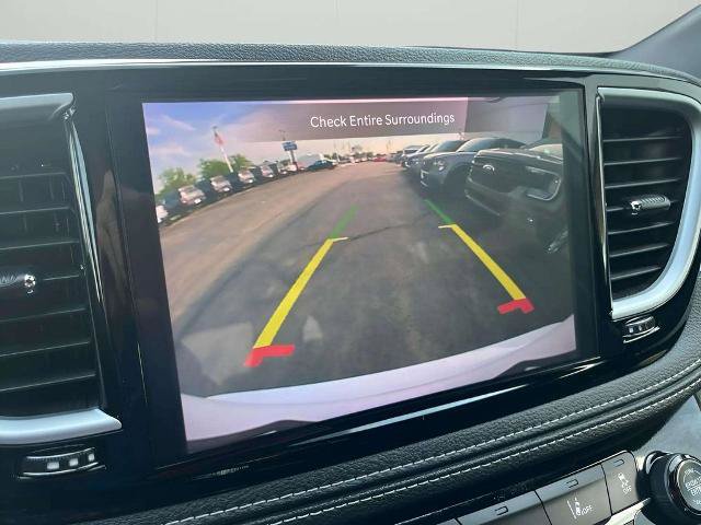 Used 2025 Chrysler Pacifica Limited FWD image 33