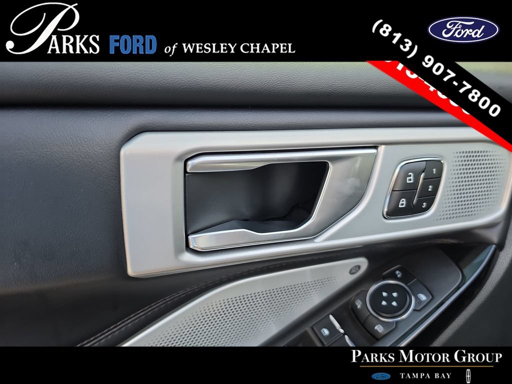 Certified 2023 Ford Explorer Platinum w/ Technology Package AWD/4WD image 18