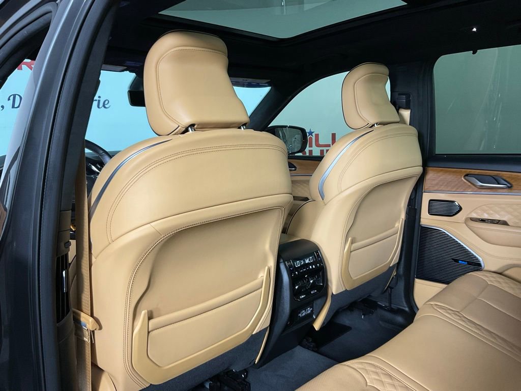 Used 2023 Jeep Grand Cherokee Summit image 15