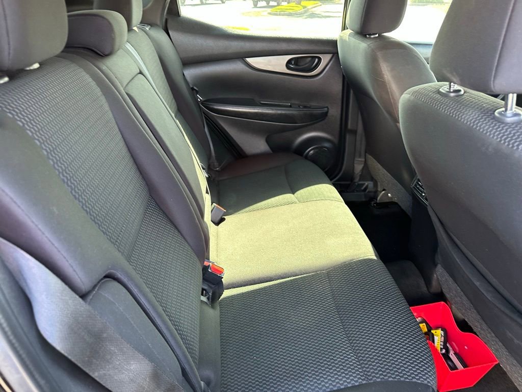 Used 2020 Nissan Rogue Sport S image 19