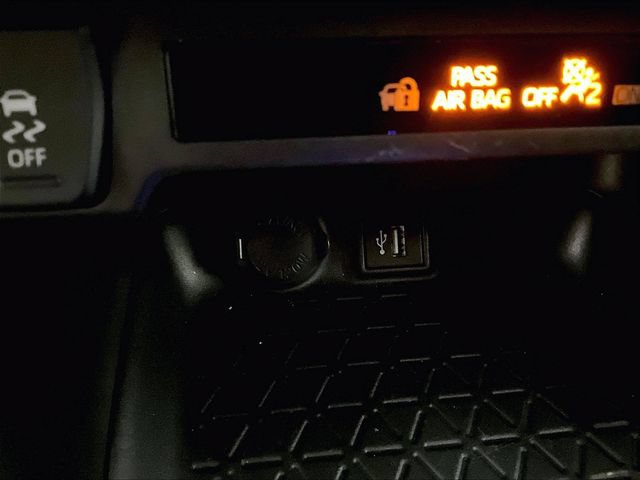 Used 2025 Toyota RAV4 LE AWD/4WD image 31