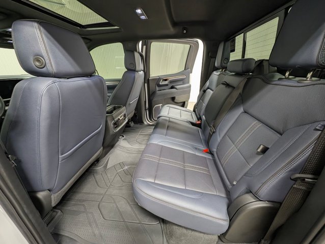 Used 2022 Chevrolet Silverado 1500 High Country w/ High Country Premium Package AWD/4WD image 18