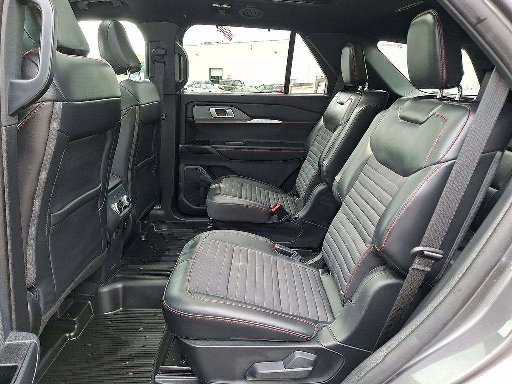 Certified 2025 Ford Explorer ST-Line w/ Premium Package AWD/4WD image 13