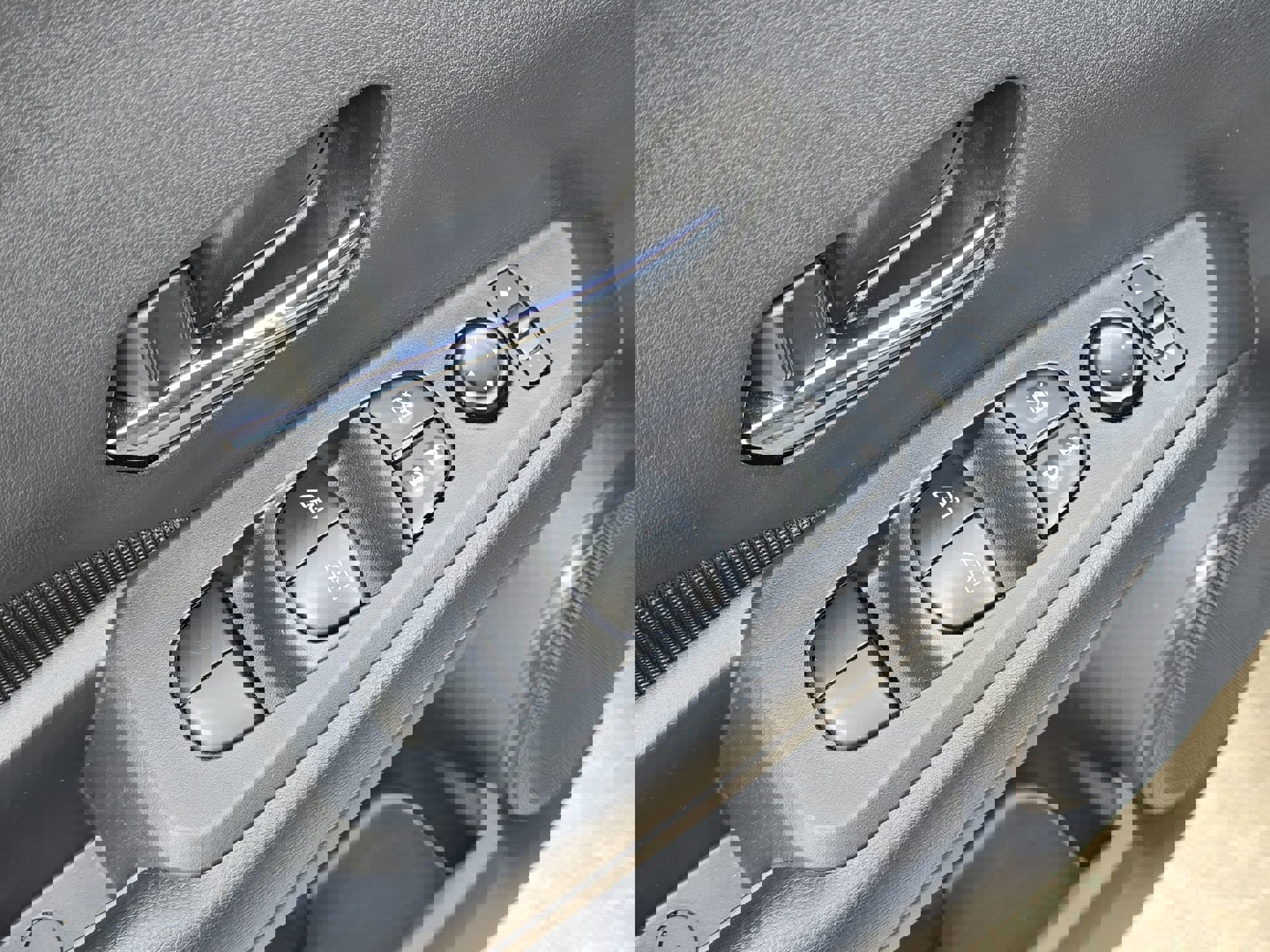 Used 2023 Nissan Kicks SV image 12