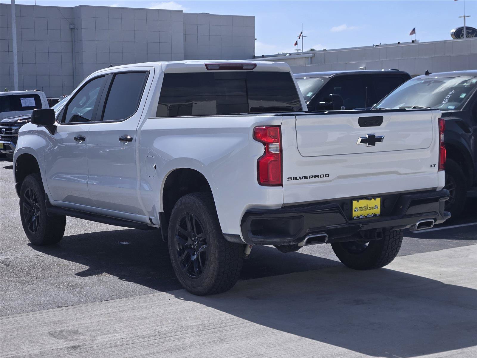 Used 2025 Chevrolet Silverado 1500 LT Trail Boss w/ Convenience Package II AWD/4WD image 8