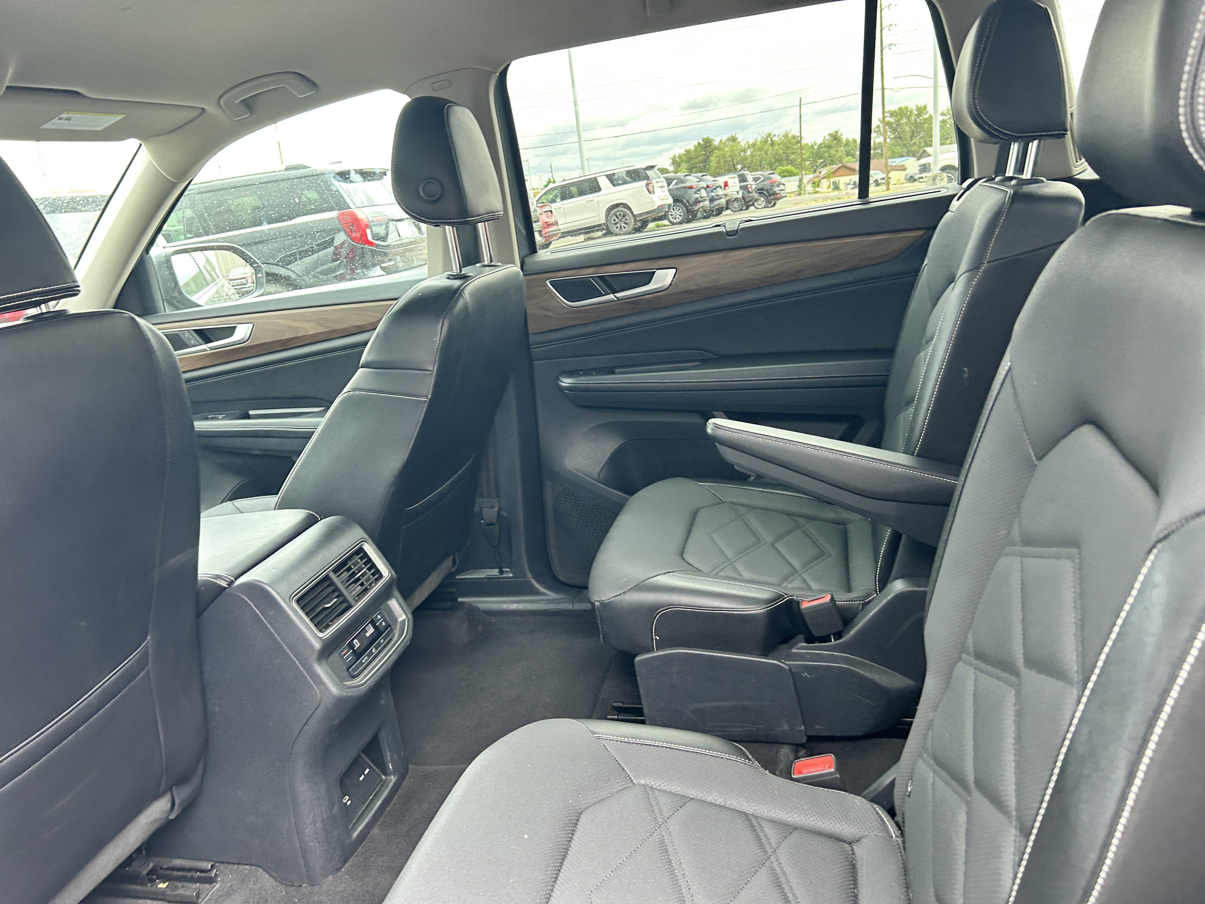 Used 2024 Volkswagen Atlas SE AWD/4WD image 11