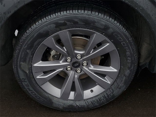 Certified 2023 Ford Explorer XLT w/ Equipment Group 202A image 5